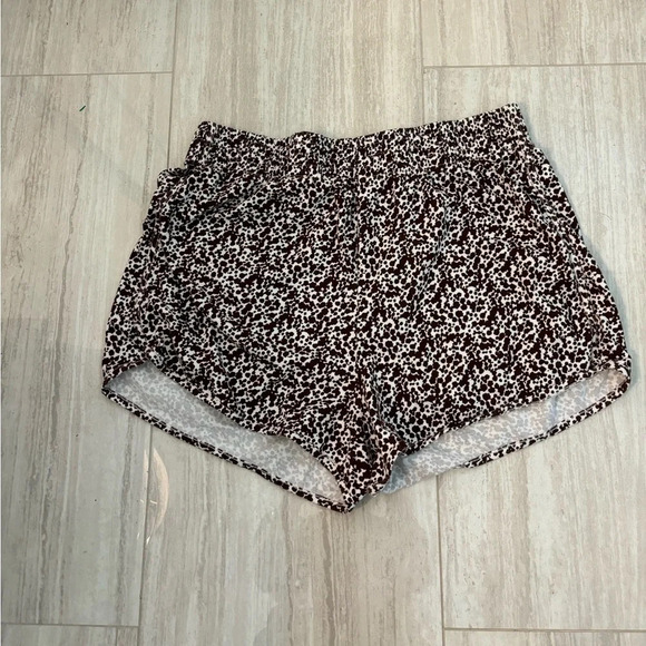 Abound Dolphin Hem Shorts In Ivory- Brown Mini Moo Size L - Picture 2 of 4